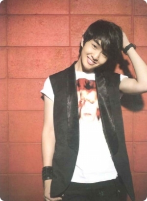 sexy-Onew-XD-shinee-9011796-300-409