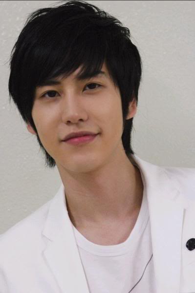 KyuHyun_inwhite